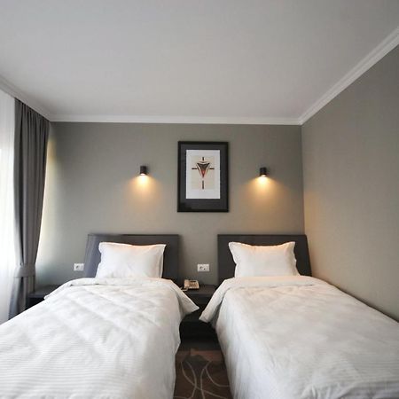 פרישטינה Hotel Callisto מראה חיצוני תמונה