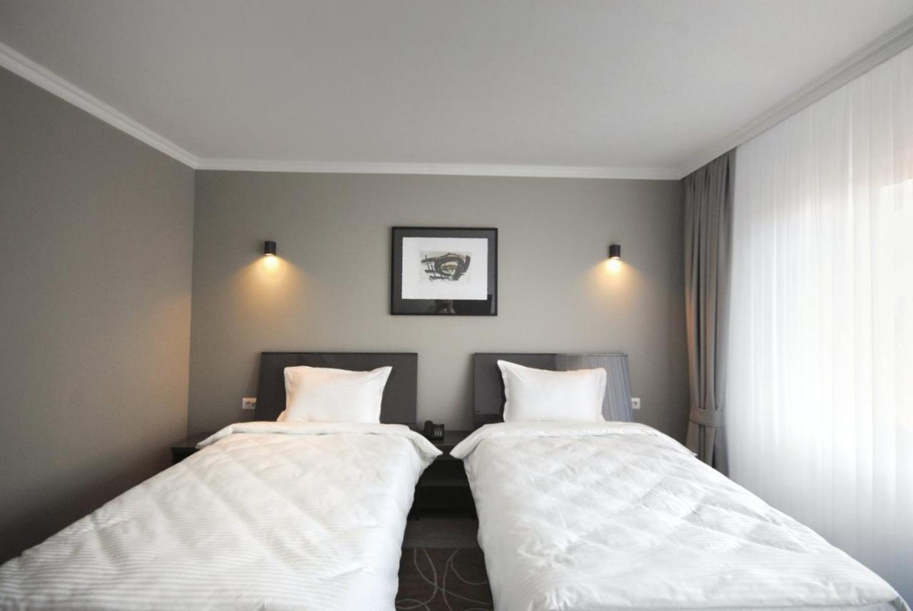פרישטינה Hotel Callisto מראה חיצוני תמונה