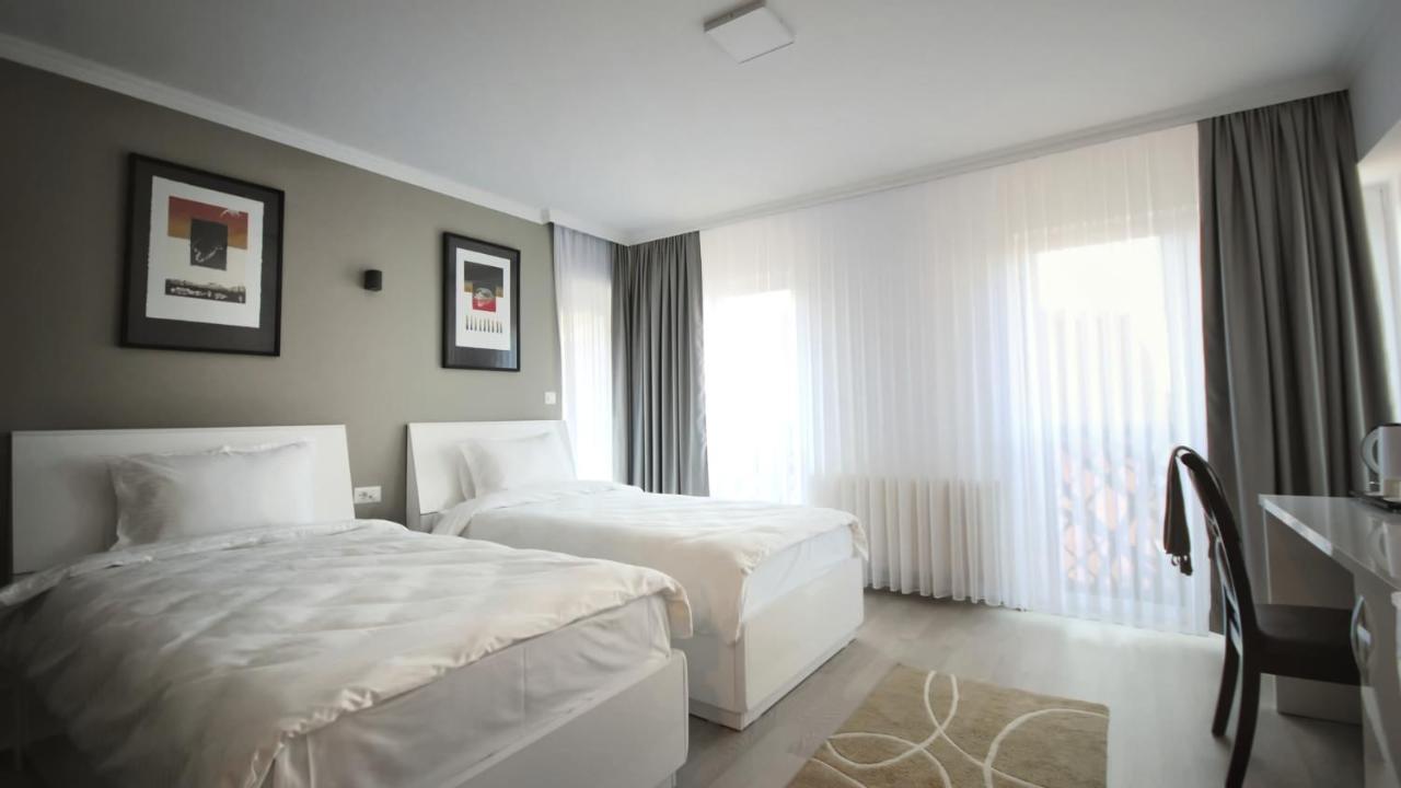 פרישטינה Hotel Callisto מראה חיצוני תמונה