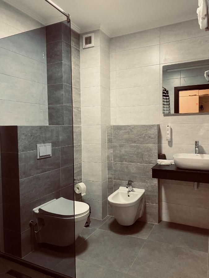 פרישטינה Hotel Callisto מראה חיצוני תמונה