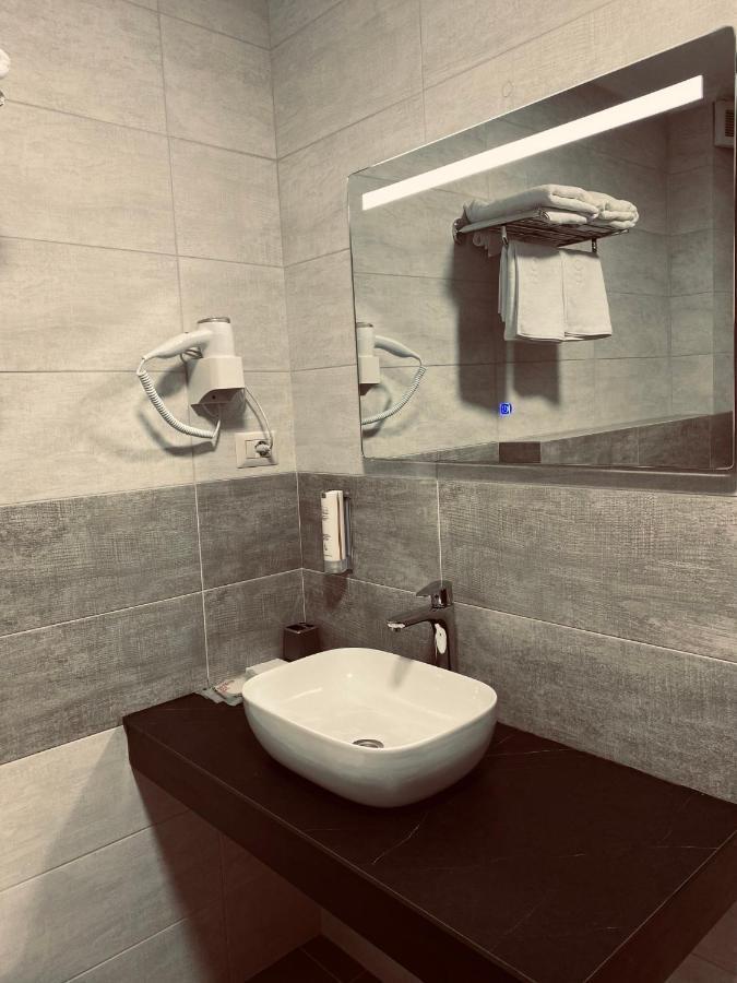 פרישטינה Hotel Callisto מראה חיצוני תמונה